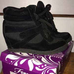 Black wedge sneakers.